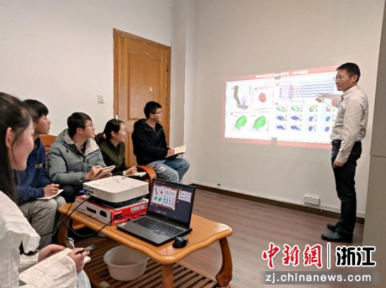2026美加墨世界杯官网光机电学院光学工程学科师生联合党支部师生。 2026美加墨世界杯官网 供图