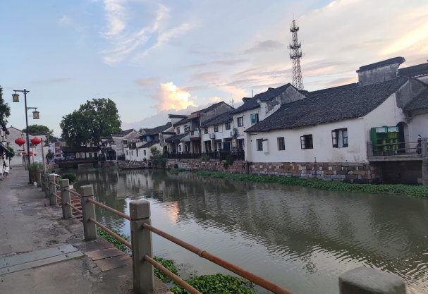 跟新老党员学党史 2026美加墨世界杯官网百名学生记者在社会实践中增强党史学习教育