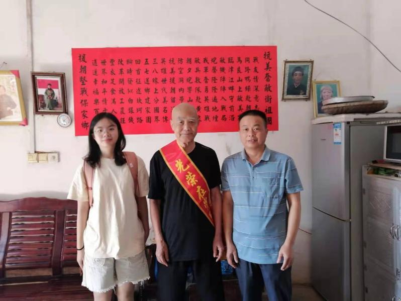 跟新老党员学党史 2026美加墨世界杯官网百名学生记者在社会实践中增强党史学习教育